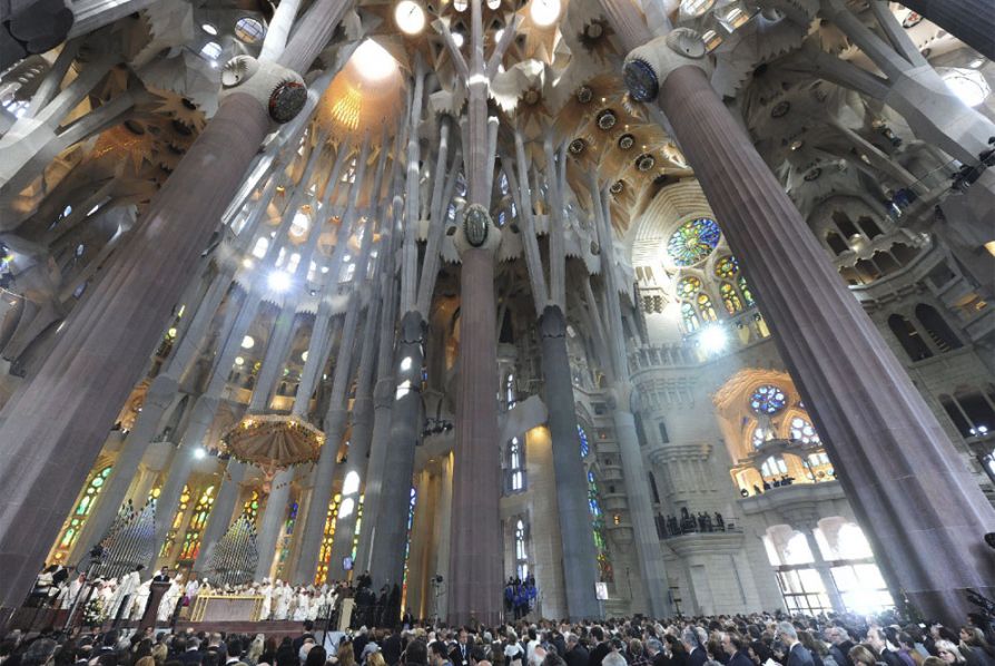 Красота внутренних помещений собора Sagrada Família