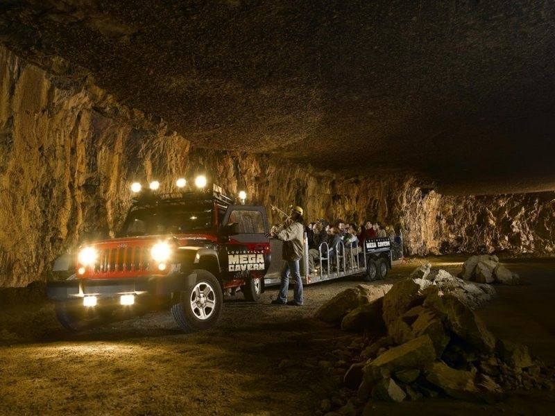 Машины в Супер Пещере (Mega Cavern)