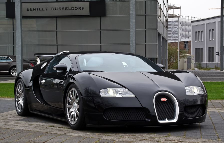 Автомобиль Bugatti Veyron 