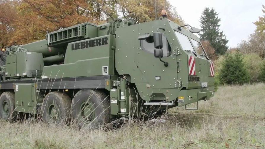 Автокран G-LTM 1090-4.2 военного назначения
