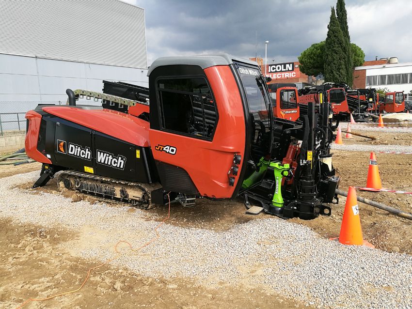 Новая установка направленного бурения Ditch Witch JT40