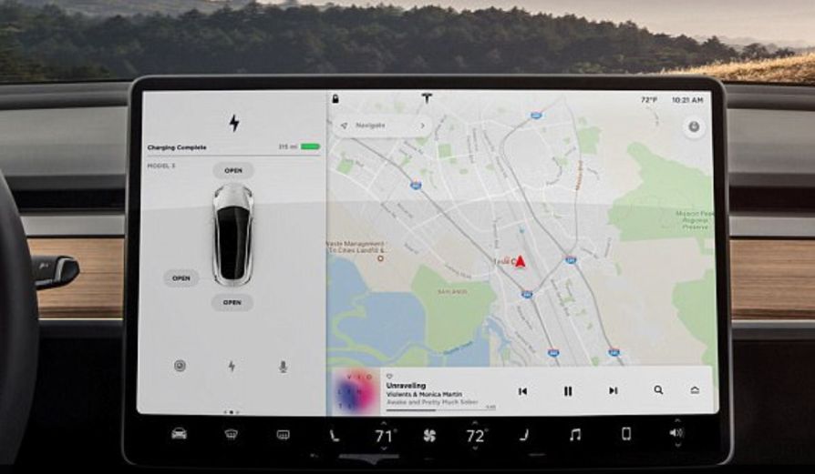 Дисплей Tesla Model 3