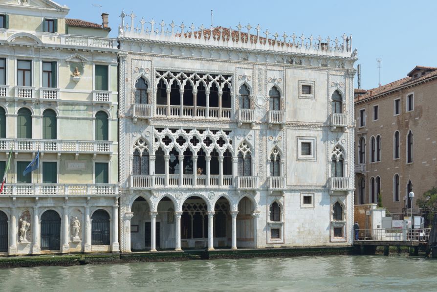  Palazzo Santa Sofia  в Венеции с мраморным фасадом