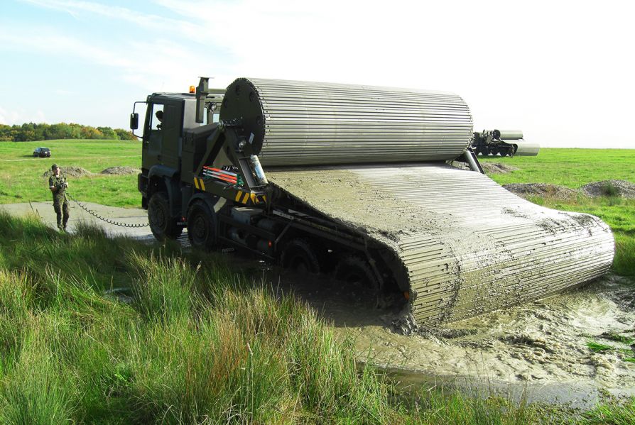 Мобильная дорога FAUN Trackway модели HGMS установленная на грузовик
