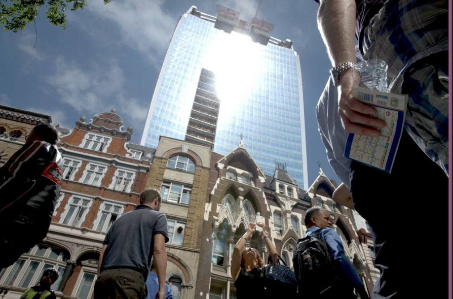 Эффект инферно небоскреба Walkie-Talkie