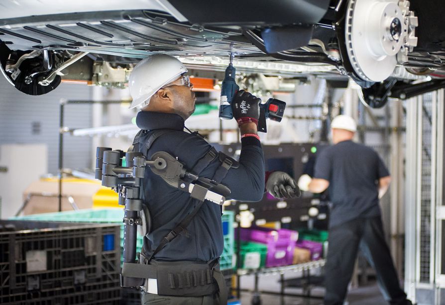 Жилет-экзоскелет Ekso Vest от Esko Bionics на BMW