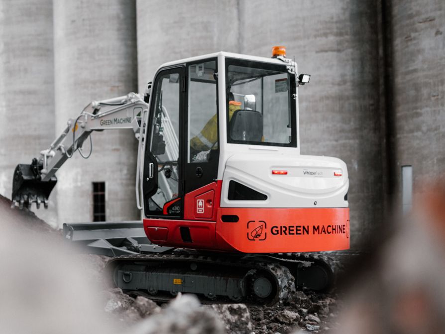 Электрический экскаватор Takeuchi е240