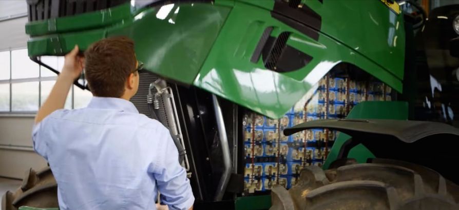 Электрический трактор John Deere JD 6R батарея