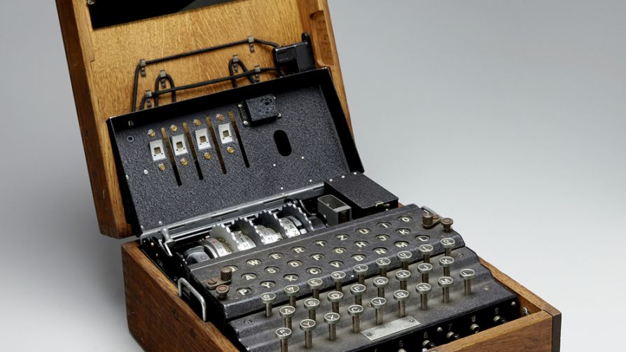 Шифровальную машинку Энигма М4 продали за $463500