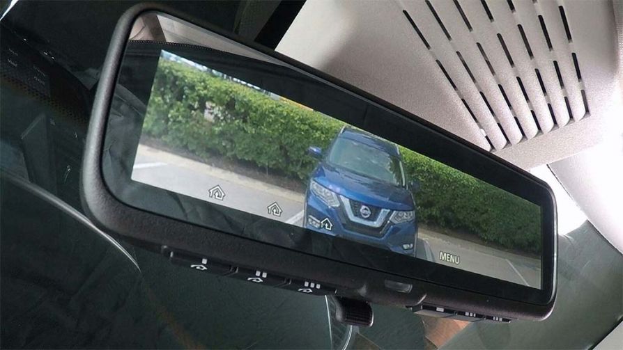 Интеллектуальное зеркало заднего вида от Nissan умеет видеть сквозь предметы
