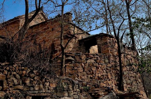 Каменные строения деревни Guoliang 