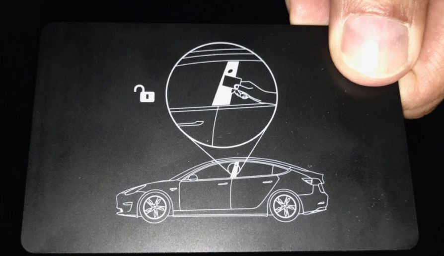 Карточка вместо ключа зажигания Tesla Model 3