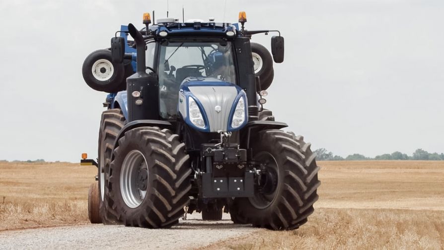 Первый концепт беспилотного трактора New Holland NH Drive