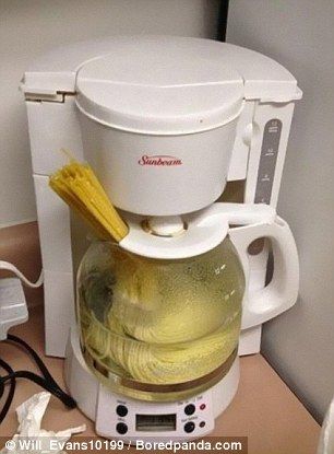 Макароны сваренные в кофеварке