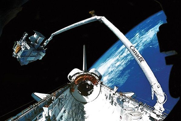 Манипулятор Canadarm2