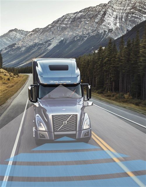 Обновленные грузовики Volvo получили больше автономных функций