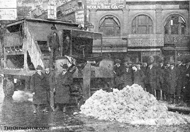 Первая городская спецтехника для уборки снега 1920 год Чикаго