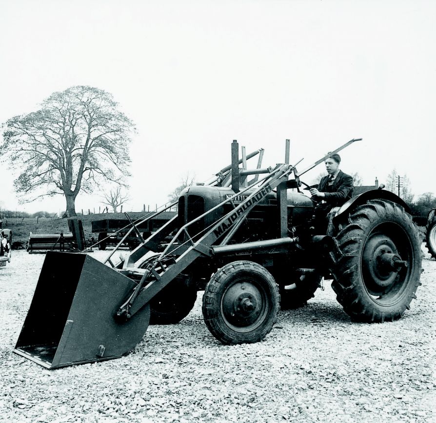 1948 год: первый погрузчик, который выпускала компания JCB