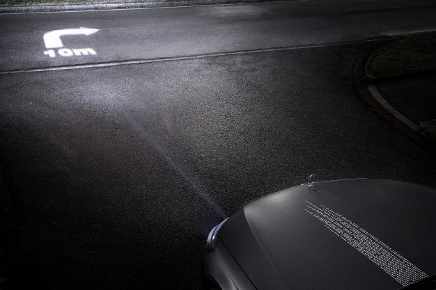 Пиксельные светодиодные фары от Mercedes-Benz