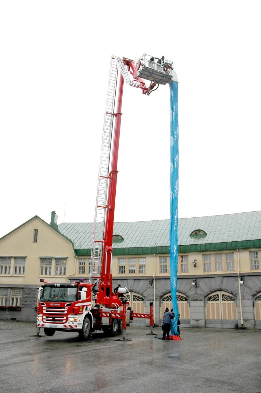 Как с подъемником Bronto Skylift 112 HLA спасают людей в случае пожара