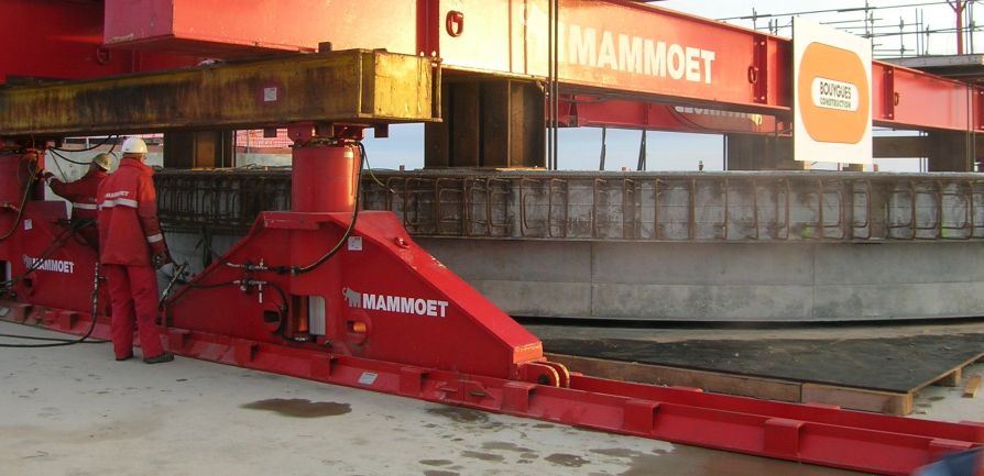 Рельсовая система Mammoet для перемещения арки на ЧАЭС