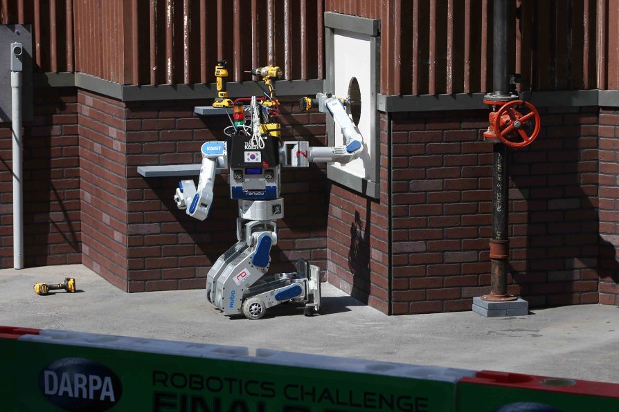 Роботы на конкурсе DARPA