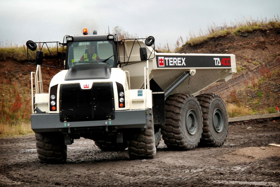 Сочлененный самосвал Terex TA400 10-го поколения