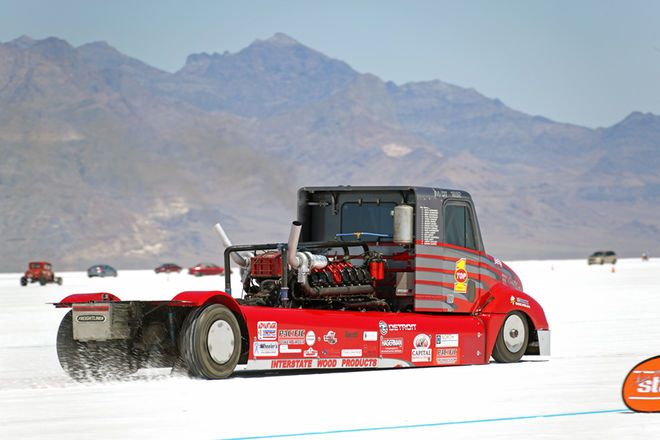 Самый быстрый в мире седельный тягач Freightliner с дизельным двигателем Detroit Diesel   