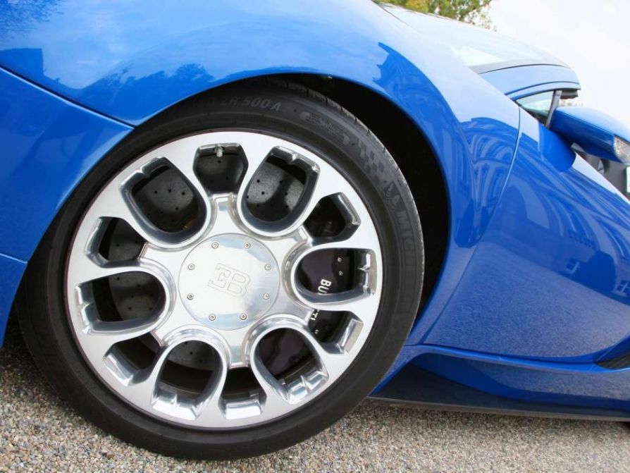 Шина на Bugatti Veyron 