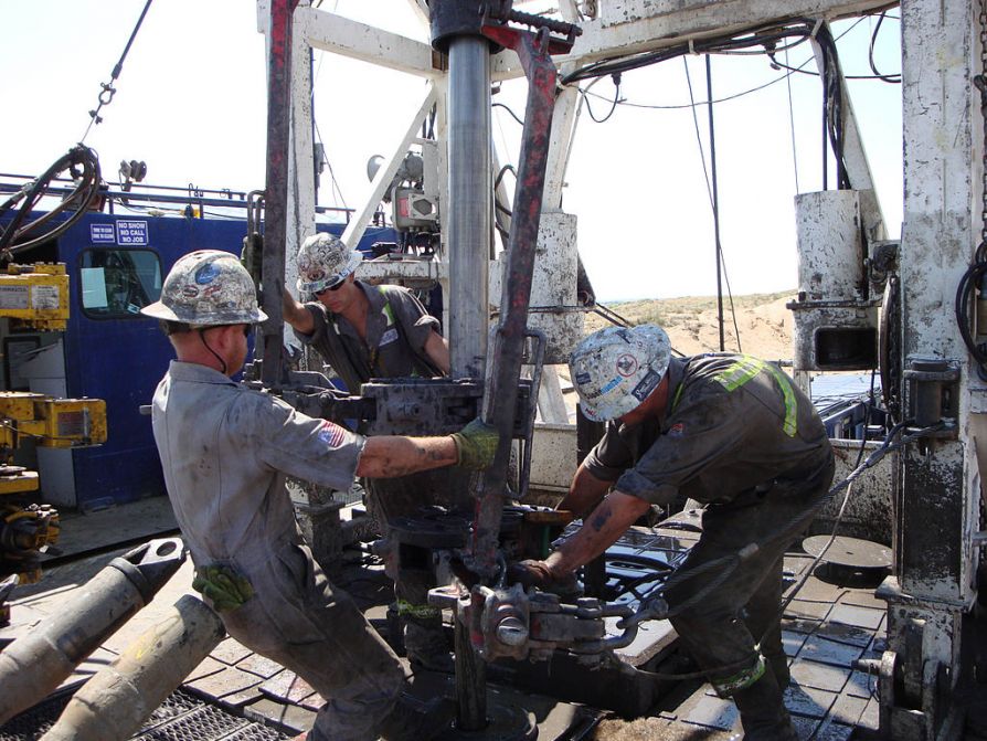 Самая опасная часть работы нефтяников