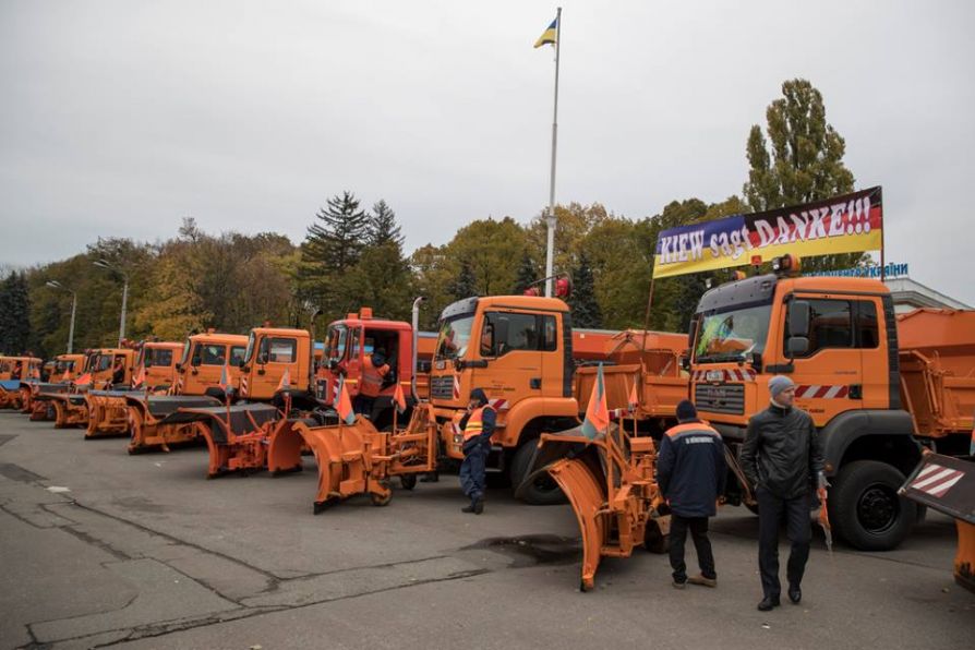 Коммунальная спецтехника выставленная Киевавтодором