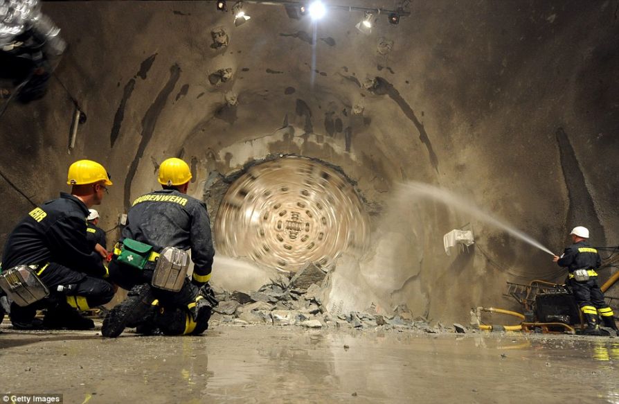 Туннелепроходная машина на постройке туннеля Gotthard