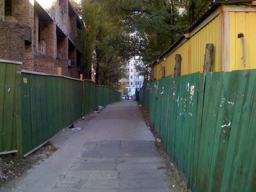 Уродливые строительные заборы