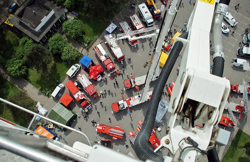 Вид сверху с автомобильного подъемника Bronto Skylift112 HLA 