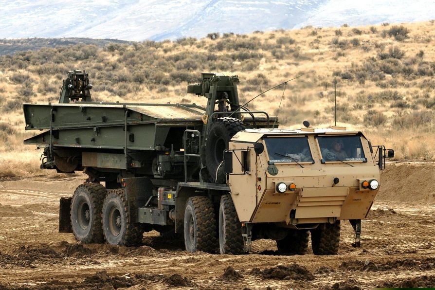 Военный грузовик Heavy Expanded Mobility Tactical Truck (HEMTT), выпускаемый компанией Oshkosh Truck Corp.