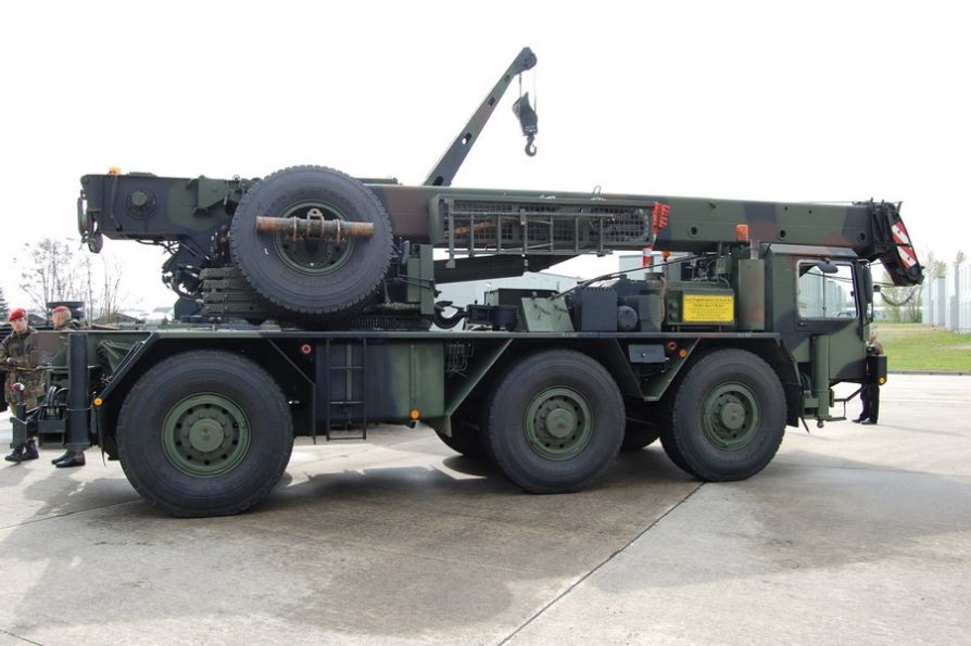 Военный кран Liebherr FKM