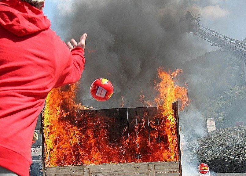 Забрасывание в огонь Elide Fire Extinguishing ball